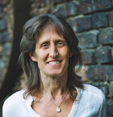 Trainer Amona Buechler 